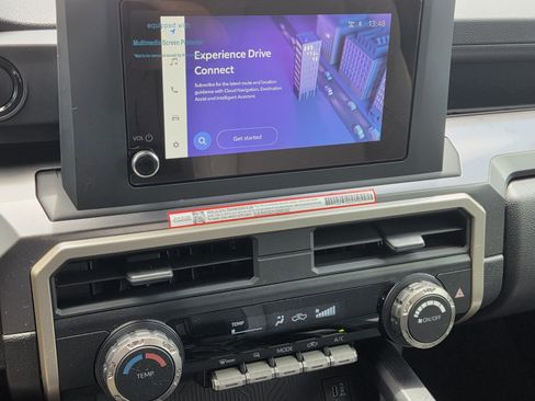 Certified 2025 Toyota Tacoma SR5 AWD/4WD image 17