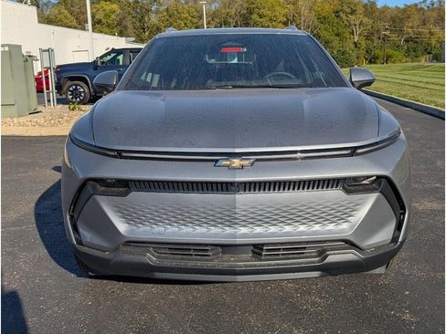 New 2026 Chevrolet Equinox EV LT image 2