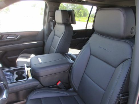 New 2026 GMC Yukon XL Denali w/ Denali Reserve Package AWD/4WD image 12