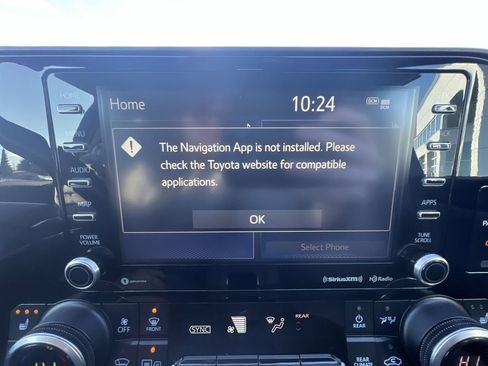 Used 2021 Toyota Highlander XLE image 14