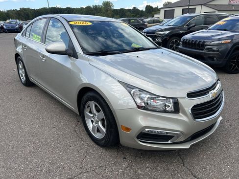 Used 2016 Chevrolet Cruze LT FWD image 3