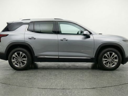 Used 2025 Chevrolet Equinox LT FWD image 11