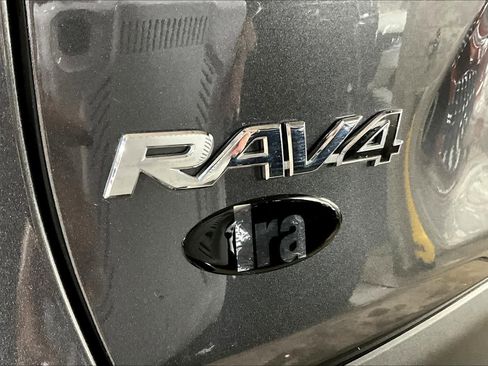 Used 2020 Toyota RAV4 XLE w/ Convenience Package image 29