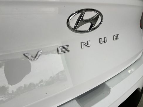 Used 2025 Hyundai Venue SEL FWD image 28