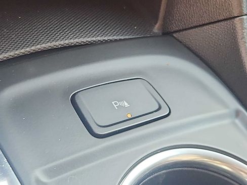 Used 2022 Chevrolet Equinox LT FWD image 23