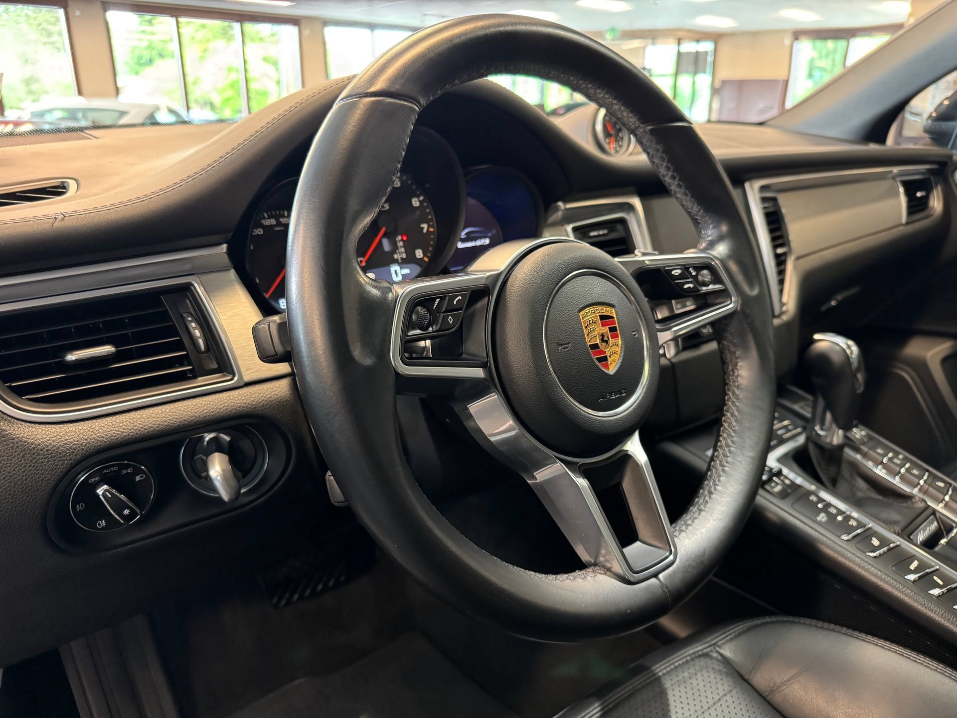 Used 2018 Porsche Macan GTS AWD/4WD image 46