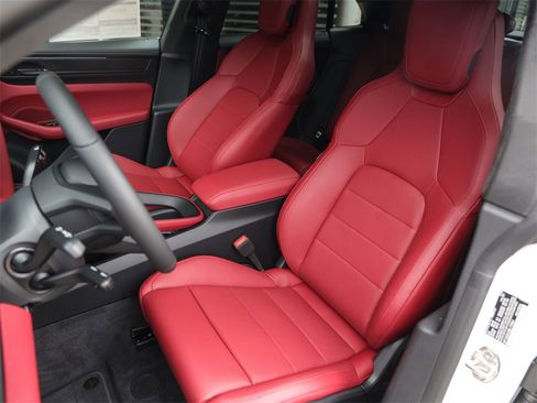 New 2025 Porsche Macan Turbo Electric image 5