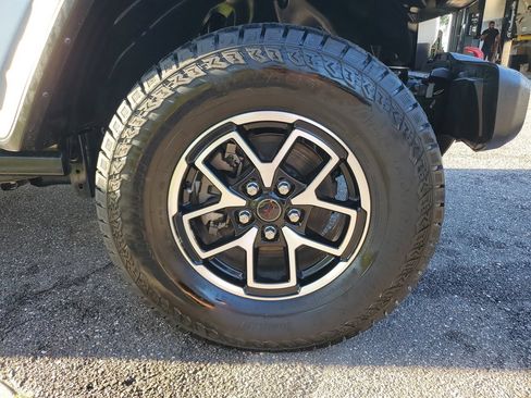 Used 2024 Jeep Wrangler Unlimited Rubicon AWD/4WD image 5