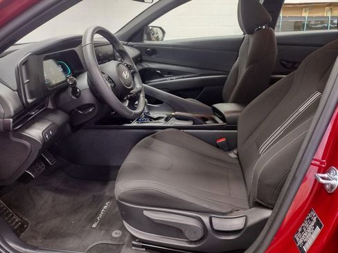 Certified 2025 Hyundai Elantra Sport image 19