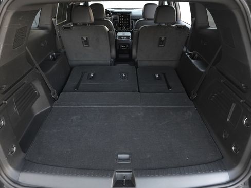 Used 2024 GMC Acadia AT4 w/ LPO, Floor Liner Package image 34