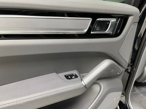 Used 2022 Porsche Cayenne Platinum Edition AWD/4WD image 41