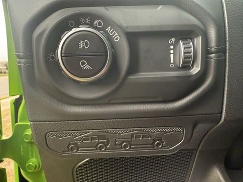 New 2025 Jeep Gladiator Mojave image 19