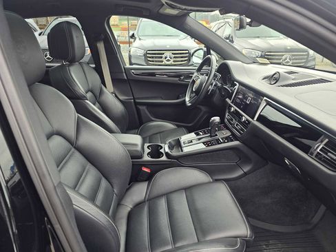 Used 2022 Porsche Macan image 10