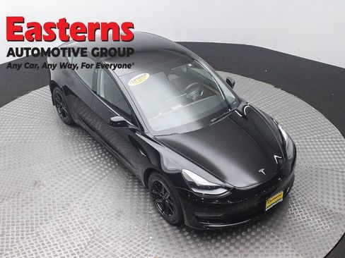 Used 2023 Tesla Model 3 Standard Range RWD image 3