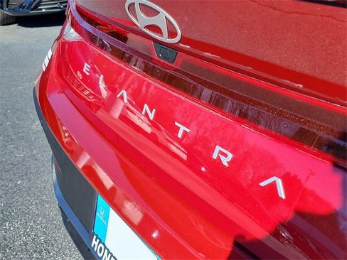Used 2025 Hyundai Elantra Sport image 8
