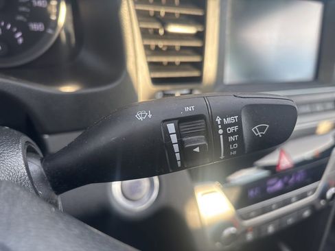 Used 2018 Hyundai Elantra Limited image 23