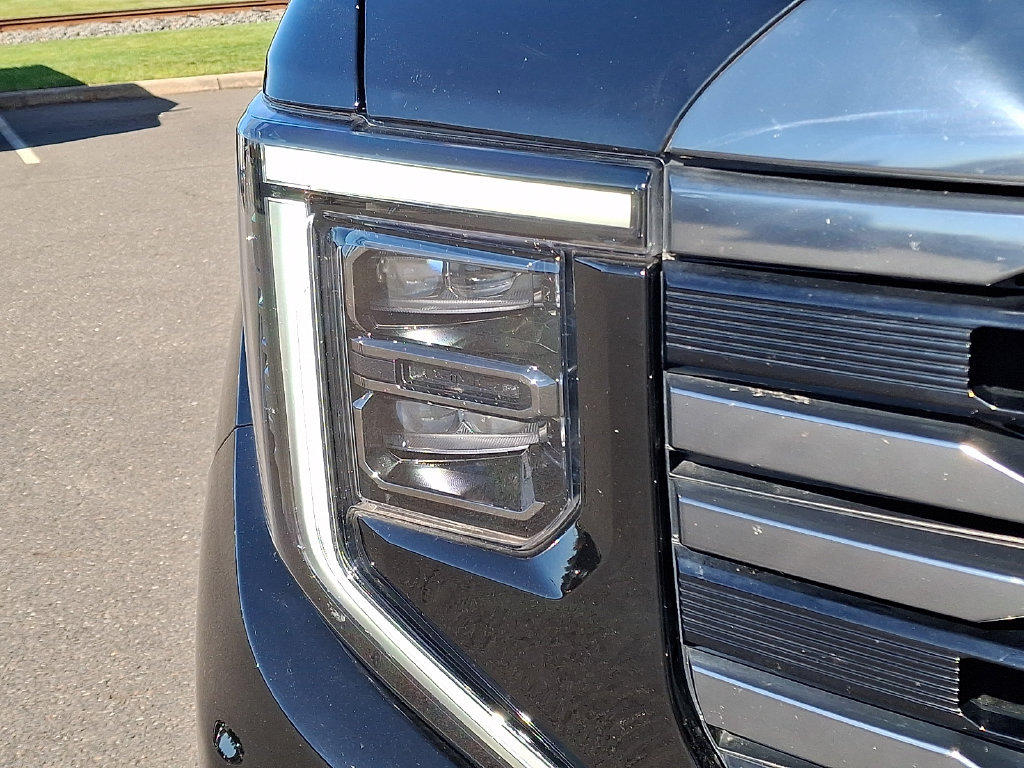 Used 2024 GMC Sierra 1500 AT4 w/ Technology Package AWD/4WD image 12