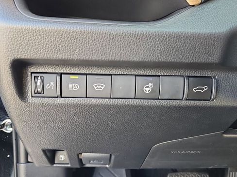 Used 2023 Toyota RAV4 XLE Premium image 28