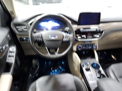 Used 2020 Ford Escape Titanium image 29