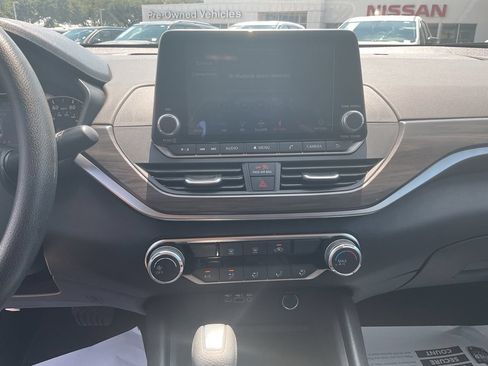 Used 2025 Nissan Altima 2.5 SV FWD image 21