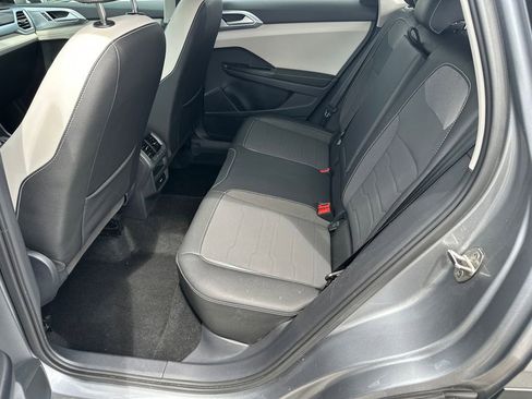 Used 2025 Volkswagen Taos SE AWD/4WD image 20