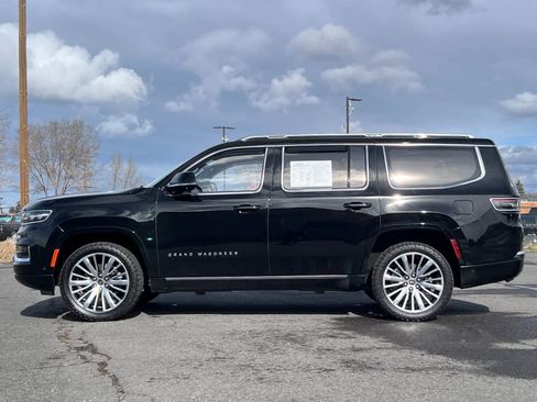 Used 2022 Jeep Grand Wagoneer Series III w/ Rear-Seat Entertainment Group image 5