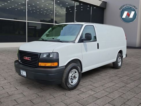 Used 2022 GMC Savana 2500 RWD image 1