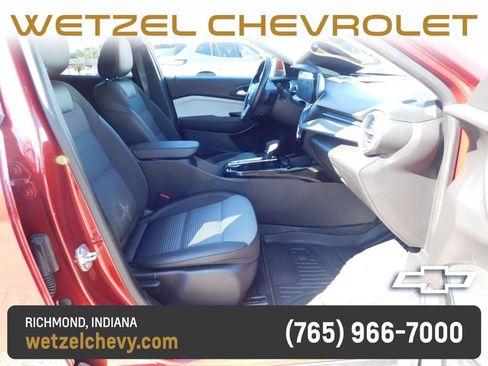 Used 2025 Chevrolet Trax LT w/ Driver Confidence Package FWD image 16