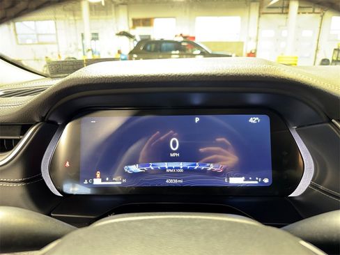 Used 2023 Jeep Grand Cherokee L Limited w/ Luxury Tech Group II image 16