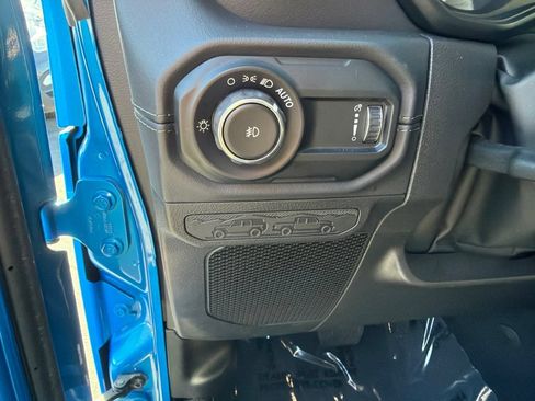 Used 2025 Jeep Wrangler Unlimited Sahara w/ Safety Group AWD/4WD image 16
