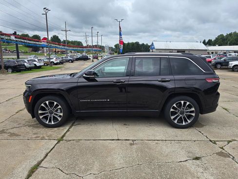 Used 2023 Jeep Grand Cherokee Overland w/ Luxury Tech Group IV AWD/4WD image 6