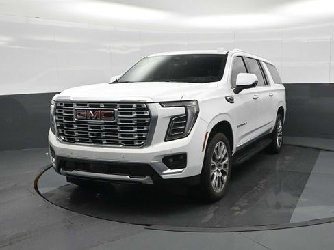 Used 2025 GMC Yukon XL Denali AWD/4WD image 5