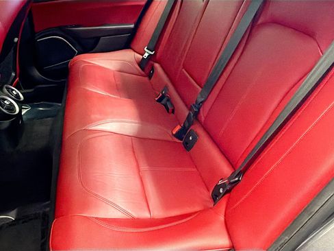 Used 2018 Alfa Romeo Giulia image 14