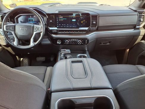 Used 2022 Chevrolet Silverado 1500 LT Trail Boss AWD/4WD image 18