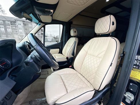 Used 2021 Mercedes-Benz Sprinter 3500 image 2