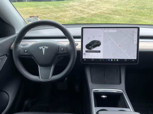 Used 2022 Tesla Model Y Long Range AWD/4WD image 13