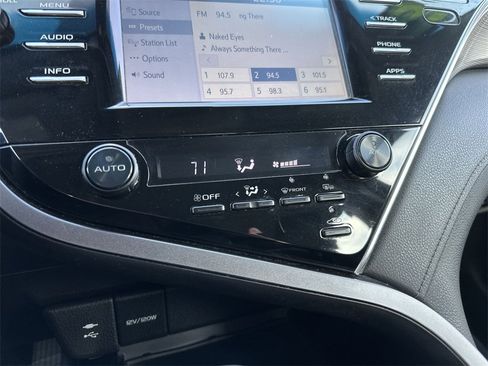 Used 2018 Toyota Camry SE image 18