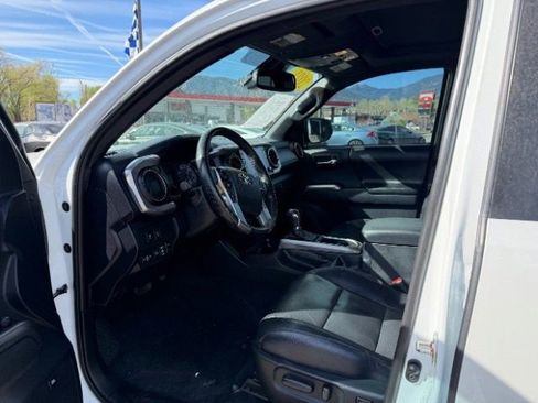 Used 2021 Toyota Tacoma Limited w/ Nightshade Package AWD/4WD image 18