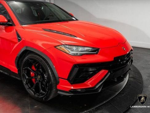 Used 2023 Lamborghini Urus Performante AWD/4WD image 3