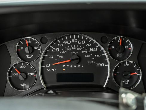 Used 2015 Chevrolet Express 4500 RWD image 17