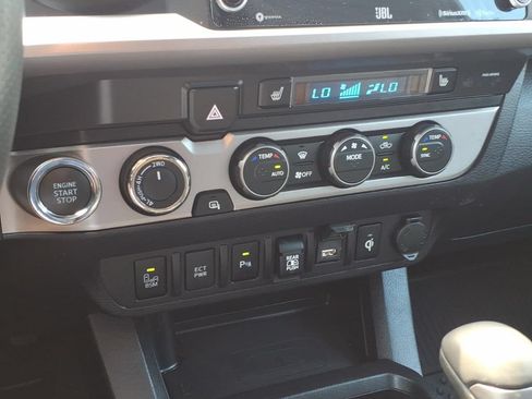 Used 2020 Toyota Tacoma Limited AWD/4WD image 20