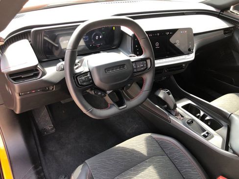 Used 2025 Dodge Charger R/T w/ Sun & Sound Package image 15