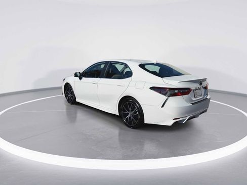 Used 2023 Toyota Camry SE w/ Cold Weather Package FWD image 6