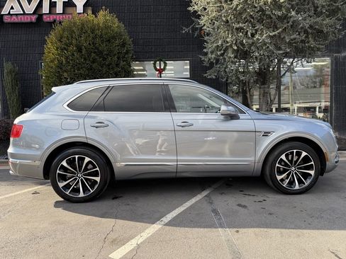 Used 2019 Bentley Bentayga image 21