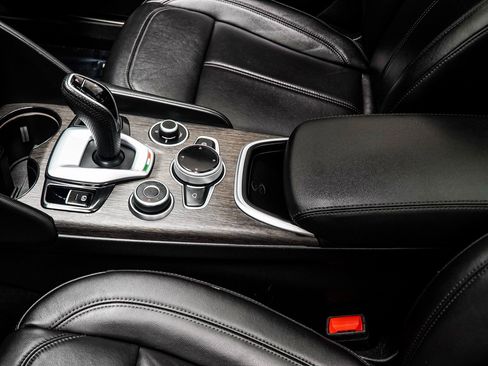 Used 2022 Alfa Romeo Giulia Ti image 17