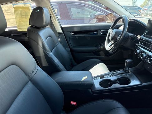 Used 2024 Honda Civic EX-L image 11