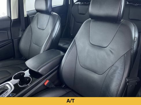 Used 2018 Ford Edge Titanium w/ Equipment Group 301A AWD/4WD image 12