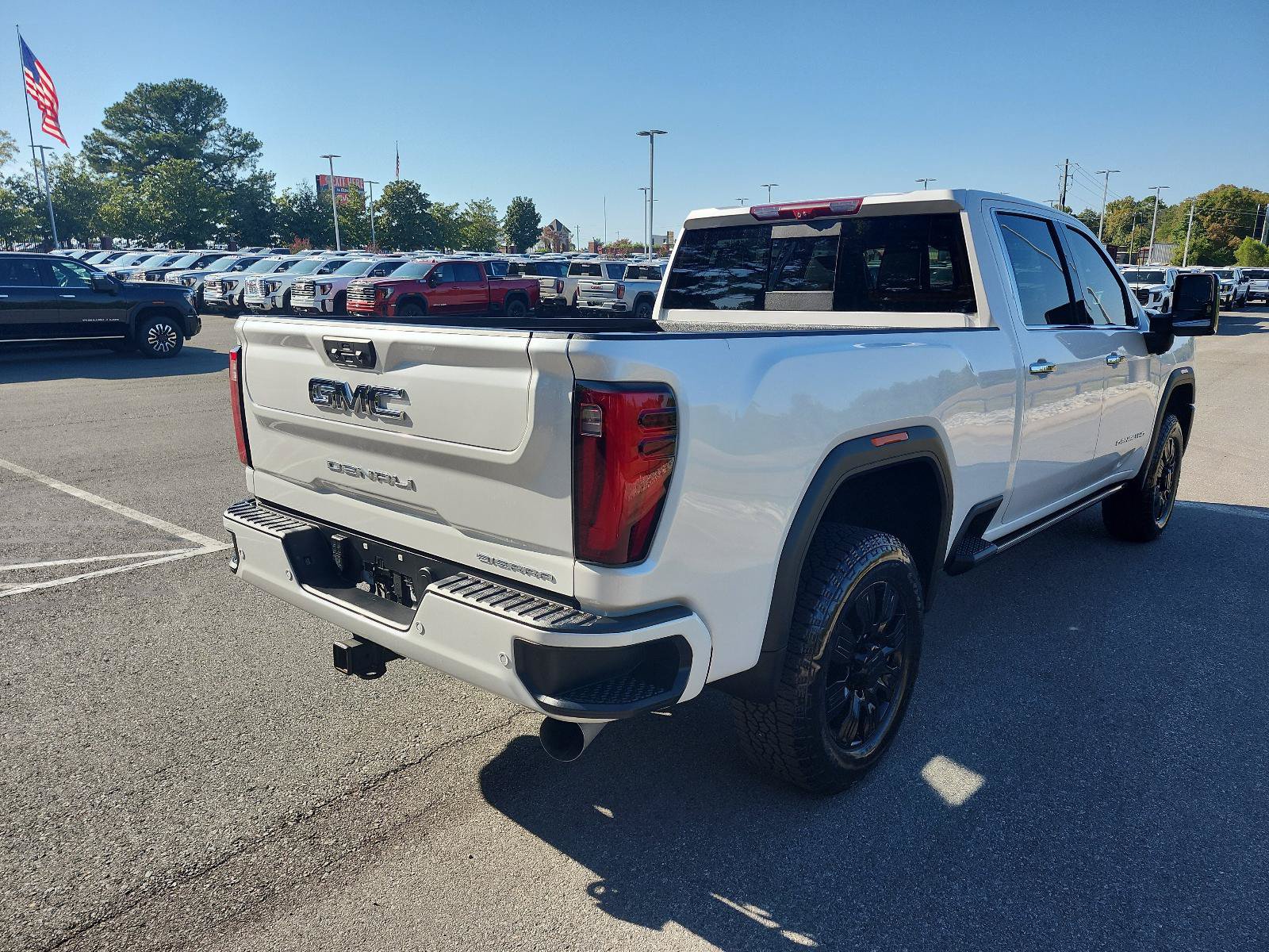 Used 2025 GMC Sierra 2500 Denali Ultimate AWD/4WD image 3