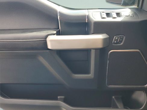 Used 2019 Ford F150 Lariat w/ Equipment Group 502A Luxury AWD/4WD image 19