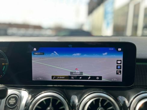 Used 2023 Mercedes-Benz GLB 250 4MATIC image 27